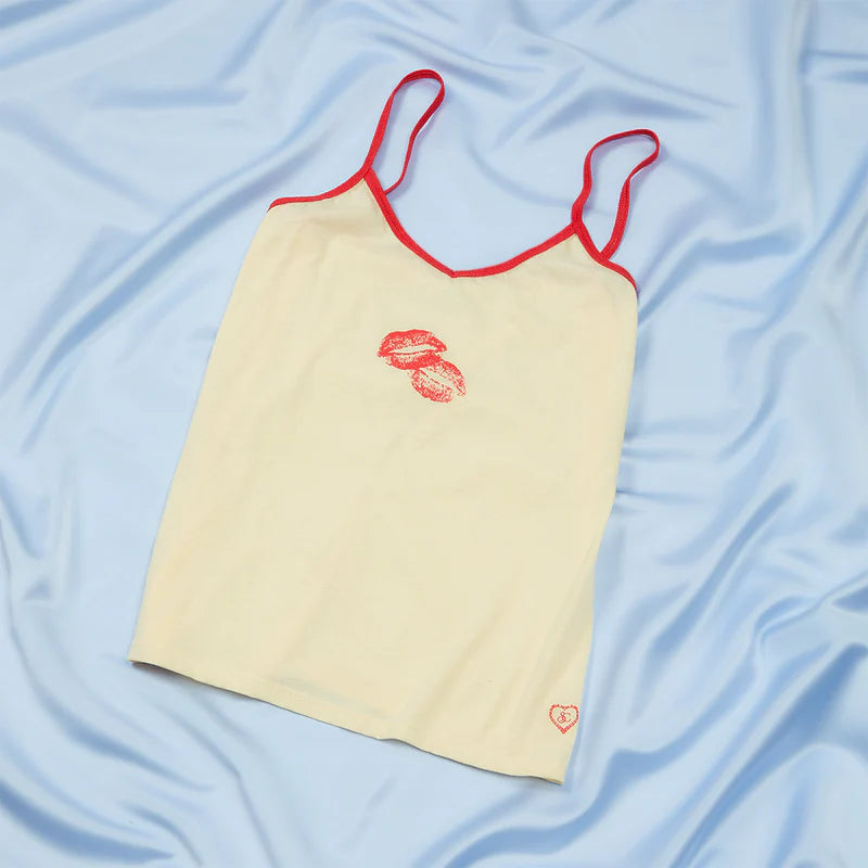 Sabrina Carpenter - Kiss Mark Tank
